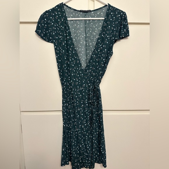 BRANDY MELVILLE GREEN FLORAL WRAP DRESS - Picture 4 of 11